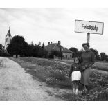 Fotó negatív, anya kislányával, Felsőpaty (Rábapaty), felirat, tábla, falu, Vas megye, , helytörténet, szocializmus, 1960-as évek,  Eredeti nagyméretű fotó negatív!       