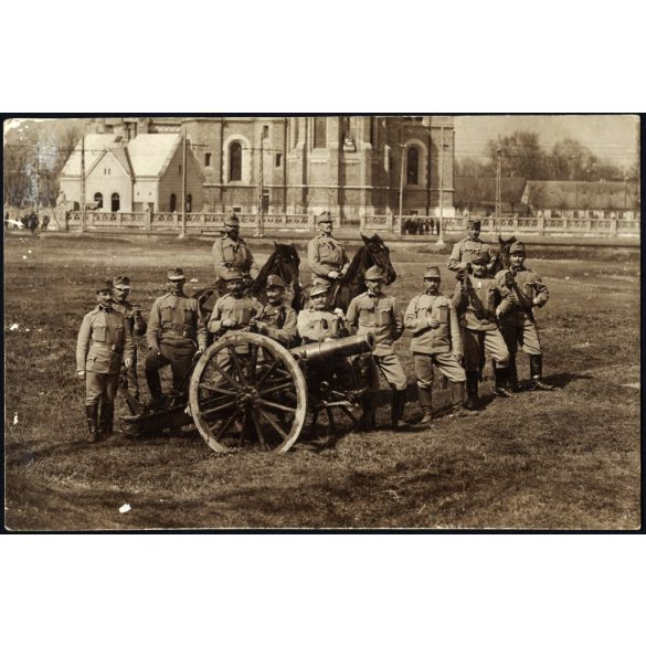 Magyar honvédek egyenruhában, 8 cm-es 5 M. tábori ágyú, osztrák magyar tüzérség, fegyver, 1. világháború, helytörténet, 1910-es évek, monarchia, Eredeti fotó, papírkép. 