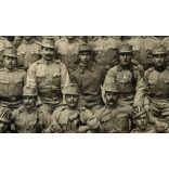 Magyar katonák egyenruhában, söröskorsóval, nemzeti színű szalag a sapkákon, kokárda, 1. világháború, 1910-es évek, monarchia, Eredeti fotó, papírkép.  