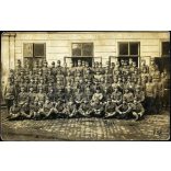 Magyar katonák csoportképe, megható szép sorok a hátulján, egyenruha,  1. világháború,kard, 1910-es évek, monarchia, „Kedves kis Jankiczám. Itt küldöm apukád fényképét, őrizd meg kis gyerekem, és imádkozzál még többet a jó Istenkéhez, mert elment mes