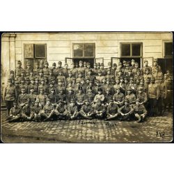   Magyar katonák csoportképe, megható szép sorok a hátulján, egyenruha,  1. világháború,kard, 1910-es évek, monarchia, „Kedves kis Jankiczám. Itt küldöm apukád fényképét, őrizd meg kis gyerekem, és imádkozzál még többet a jó Istenkéhez, mert elment mes