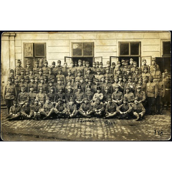 Magyar katonák csoportképe, megható szép sorok a hátulján, egyenruha,  1. világháború,kard, 1910-es évek, monarchia, „Kedves kis Jankiczám. Itt küldöm apukád fényképét, őrizd meg kis gyerekem, és imádkozzál még többet a jó Istenkéhez, mert elment mes