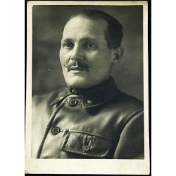   Magyar katona portréja, "Novák Imre id. szerszámkészítő lakatos, őrvezető. *1891, Rákospalota. Bevonult 1915 október 15-én Budapestre a 32. k. gy. e.-hez. Kiképzését a 4. k. vártüzérezrednél kapta, majd áthelyezték a bécsi arzenálba. 1916 őszén vissz