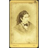 Prager József műterme, Ofen, Buda, elegáns nő portréja, monarchia előtti korszak, 1860-as évek, Eredeti CDV, vizitkártya fotó.   