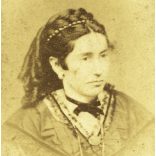 Prager József műterme, Ofen, Buda, elegáns nő portréja, monarchia előtti korszak, 1860-as évek, Eredeti CDV, vizitkártya fotó.   
