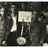 „Újpesti természetbarátok Photo osztálya” erdei kirándulás, vicces, turista, turizmus, 1930-as évek, Horthy-korszak. Eredeti fotó, pecséttel jelzett papírkép.