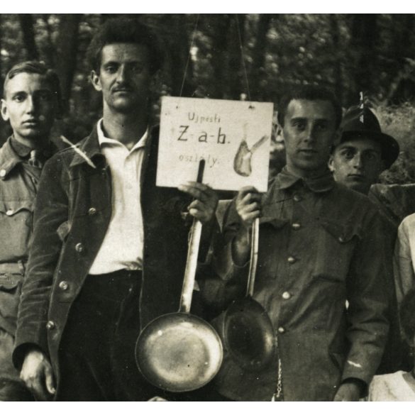„Újpesti természetbarátok Photo osztálya” erdei kirándulás, vicces, turista, turizmus, 1930-as évek, Horthy-korszak. Eredeti fotó, pecséttel jelzett papírkép.