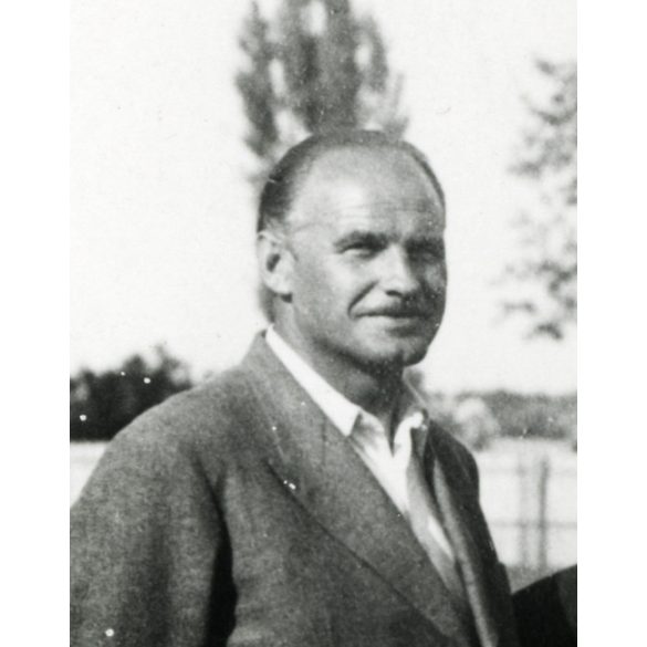 MAORT (Magyar–Amerikai Olajipari Rt.) bajnokságot nyert focicsapata, NYLASZ (Nyugat-magyarországi Labdarúgó Alszövetség) sport, labdarúgás, Csapkay Károly edző, Majerszky Béla bényamérnök, 1940-es évek, átmeneti korszak. Eredeti fotó, hátulján felira