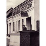 Tavasbarlang  lejárata, Tapolca, Kisfaludy utca, szeszgyár, reklám, felirat, kirakat, helytörténet, Monostory György kiadása, 1930-as évek, Horthy-korszak, Eredeti képeslap fotó, papírkép.  