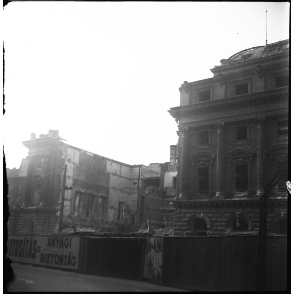 9 darab fotó negatív! A Nemzeti Színház épülete a megkezdett bontás idejében, Budapest, Blaha Lujza tér, VIII. kerület, Józsefváros, szocializmus, 1960-as évek,  Eredeti nagyobb méretű fotó negatív! 