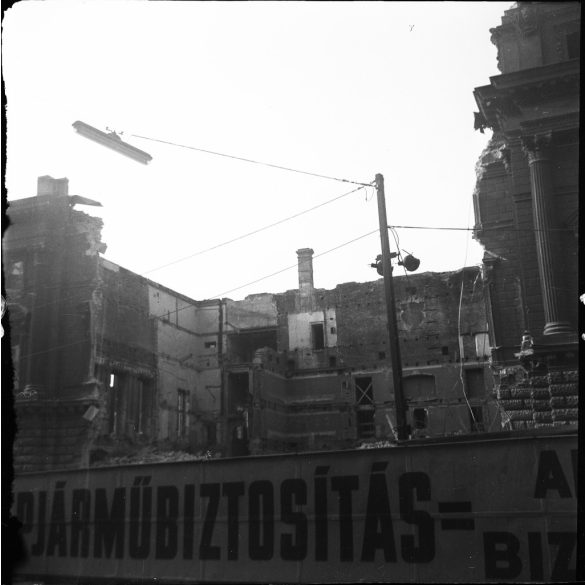 9 darab fotó negatív! A Nemzeti Színház épülete a megkezdett bontás idejében, Budapest, Blaha Lujza tér, VIII. kerület, Józsefváros, szocializmus, 1960-as évek,  Eredeti nagyobb méretű fotó negatív! 
