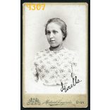 Vizitkártya, CDV, Győr, Makart fényirda, műterem, lány, Gizella portréja,  1890-es évek, Eredeti fotó, papírkép.  
