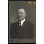 Liederhoffer Vilmos műterme, elegáns férfi bajusszal, Budapest, portré, 1890-es évek, Eredeti CDV, vizitkártya fotó. 